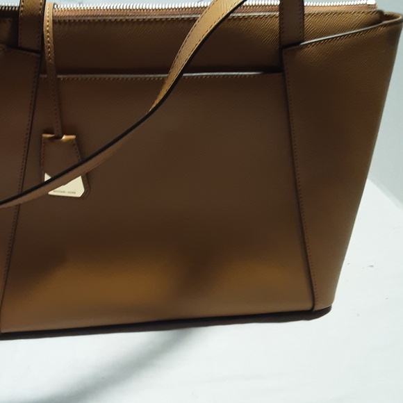 Michael Kors Voyager Leather Tote - Picture 3 of 4